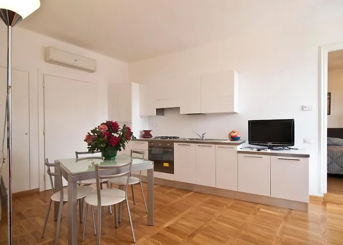 Oda ve Kahvaltı Romacentrarte 4*